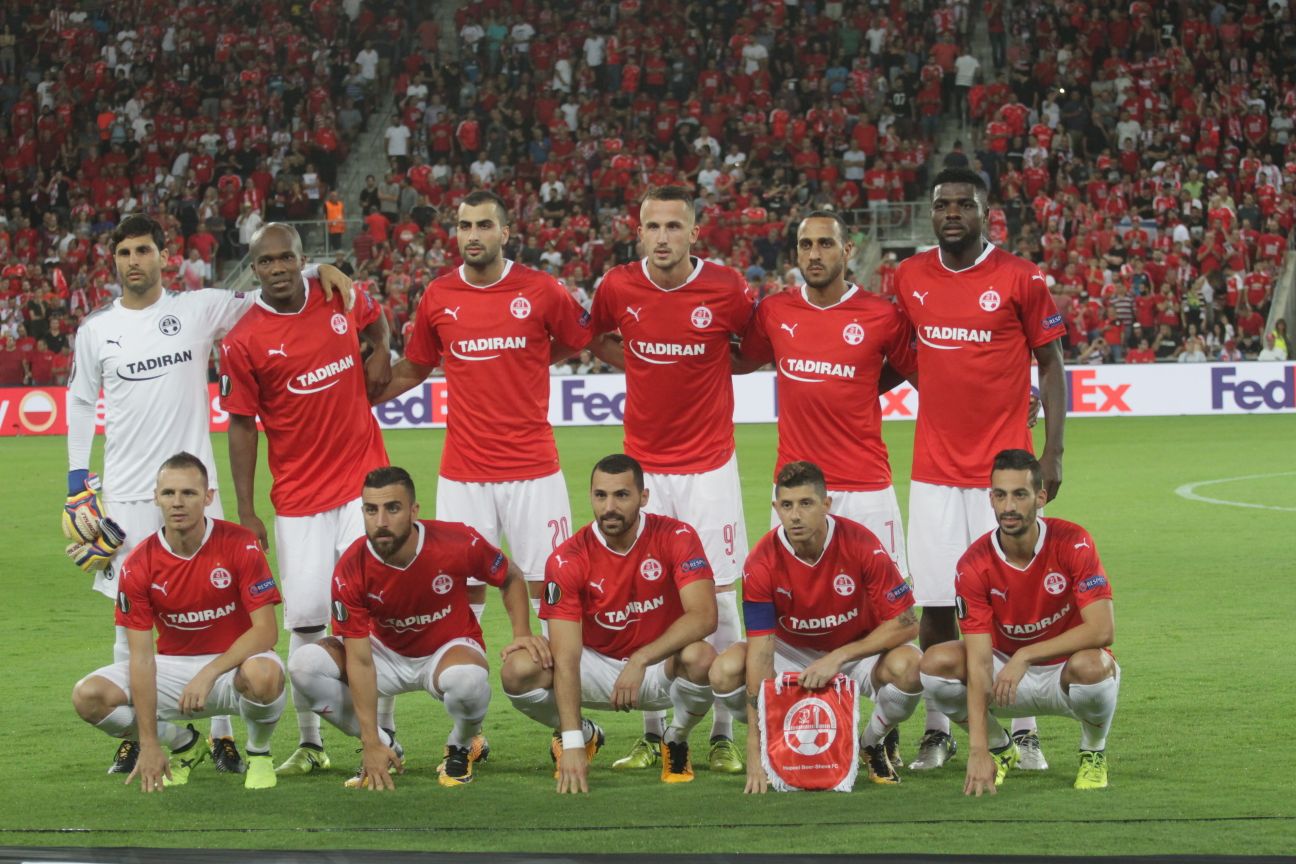 ההרכב הפותח של באר שבע. משחק ראשון העונה בליגה האירופית (צילום: בן בודה)